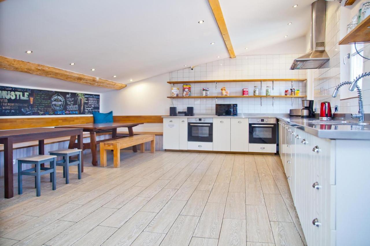 Oasis Hostel อองทีบส์ ภายนอก รูปภาพ
