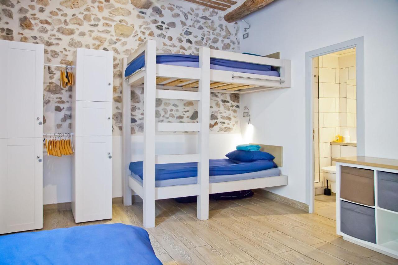 Oasis Hostel อองทีบส์ ภายนอก รูปภาพ